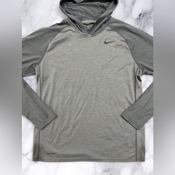 Men’s large Nike dri fit hoodie lightweight gray like new - Picture 3 of 4